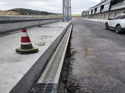 廈門國(guó)際汽車賽車場(chǎng)一體式排水溝案例